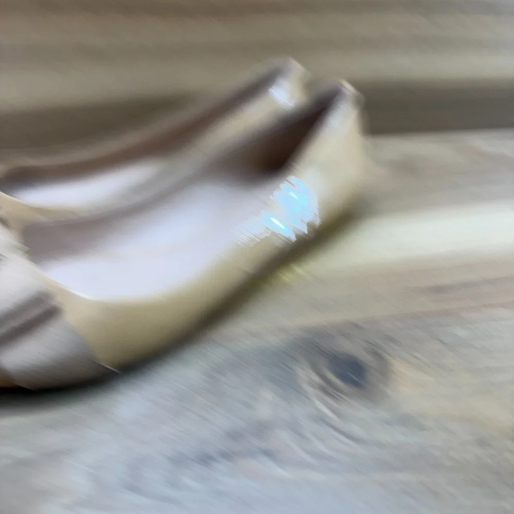 Tory Burch Trudy Peep Toe Flats 6.5 M Nude Tan Patent Leather Bow Gold logo